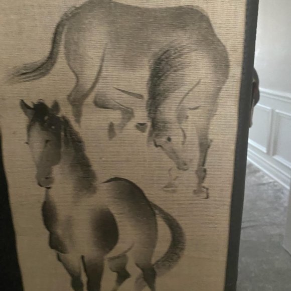 VINTAGE   HAND  PAINTED   HORSES  WALL SCROLL  SIGNED. - Picture 3 of 3